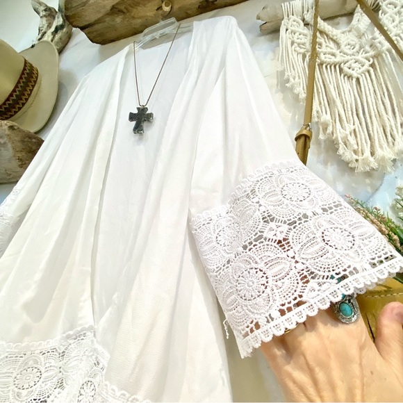 Beautiful boho crochet Cape /wrap w prairie/country/cottage core vibe - Picture 4 of 6